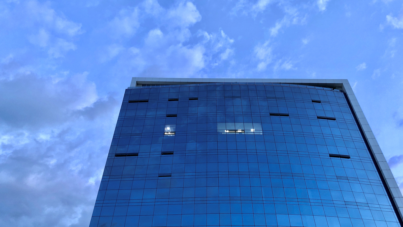 Jardín central business center